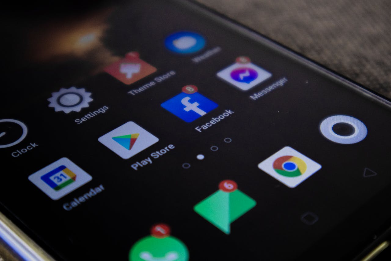 why-choose-us Detailed view of a smartphone screen with popular app icons including Facebook and Messenger.